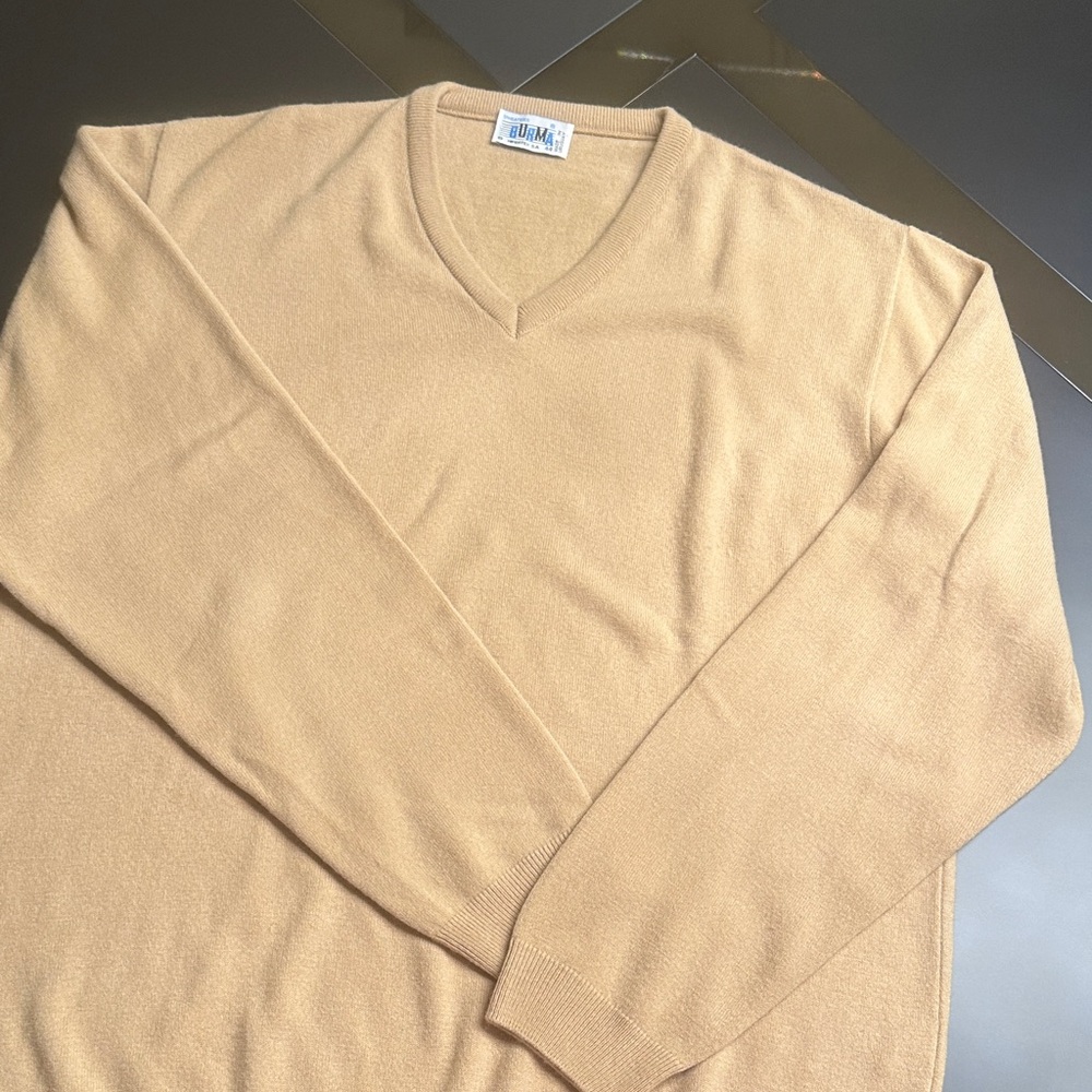 Burma Men's V-Neck Sweater in Cream